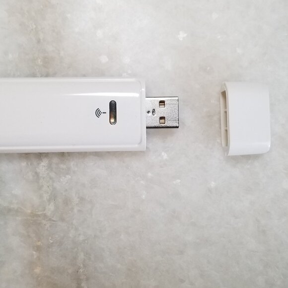 ZyXEL G-220 v3 Wireless USB Adapter - Picture 2 of 4